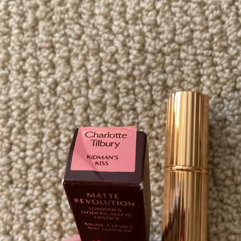 Charlotte Tilbury Matte Revolution Hot Lips Kidman’s Kiss Rose Pink Lipstick